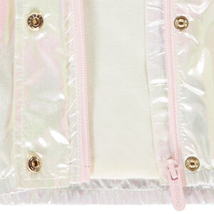 Chaqueta cortavientos iridiscente con capucha para niña. 