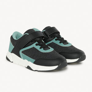 Zapatillas bajas con cordones elásticos y cierre de velcro color carbón para niño 