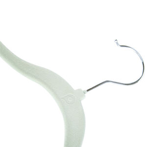 Lote de 6 perchas de terciopelo verde 