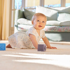 Ropa de niña bebé 2 en 1 con efecto de manga corta y estampado de arándanos. 