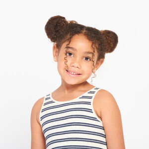 Vestido sin mangas a rayas con volante para niña 