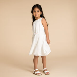 Vestido liso de crepé con espalda nadadora y detalles de flores para niña 