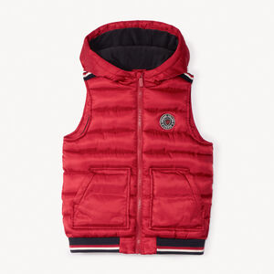 Chaleco acolchado sin mangas con capucha e insignia de goma para niño 