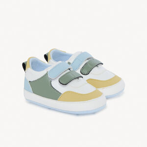 Zapatillas con detalles en contraste para bebé niño 