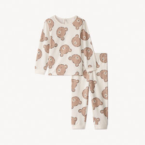 Pijama dos piezas para bebé con estampado de ositos y acabados según la edad 