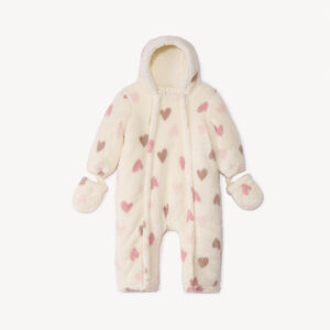 Buzo piloto de sherpa estampado de corazones para bebé niña con acabados diferentes según la edad 