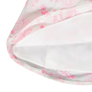 Vestido de manga corta en bordado inglés para niña. 