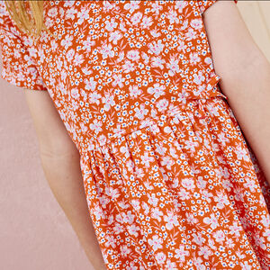 Vestido de manga corta efecto cruzado con estampado floral para niña 